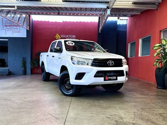 TOYOTA HILUX 2.8 STD 4X4 CD 16V DIESEL 4P MANUAL